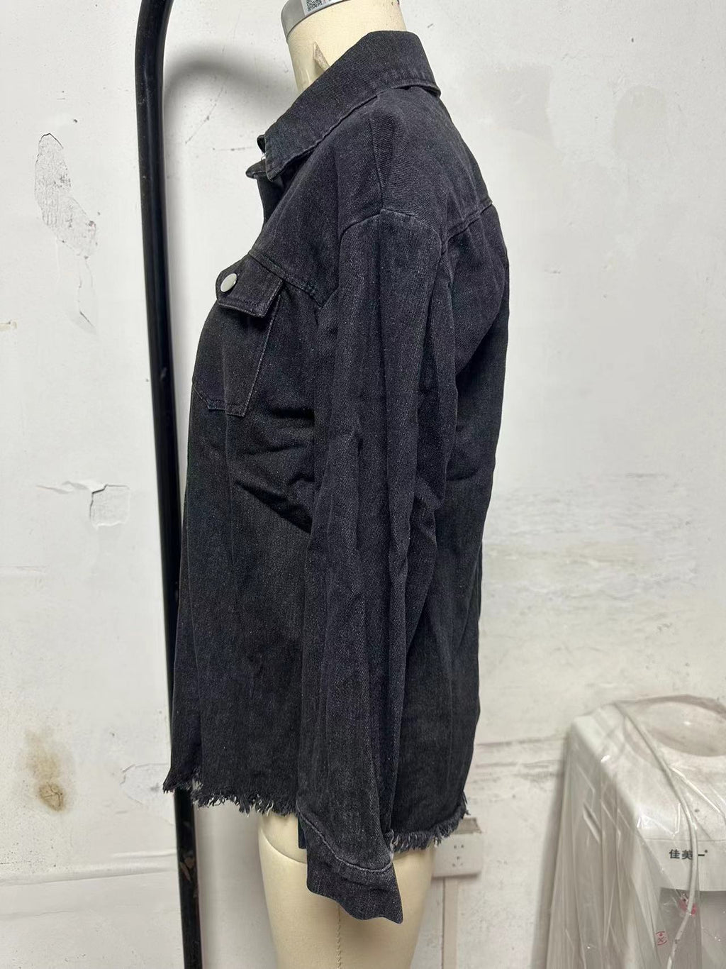 Women's Black Denim Shirt Jacket Casual Button Down Long Sleeve Jean Shacket with Frayed Hem